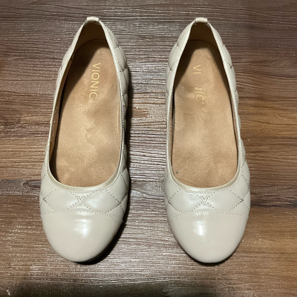 Vionic flat shoes